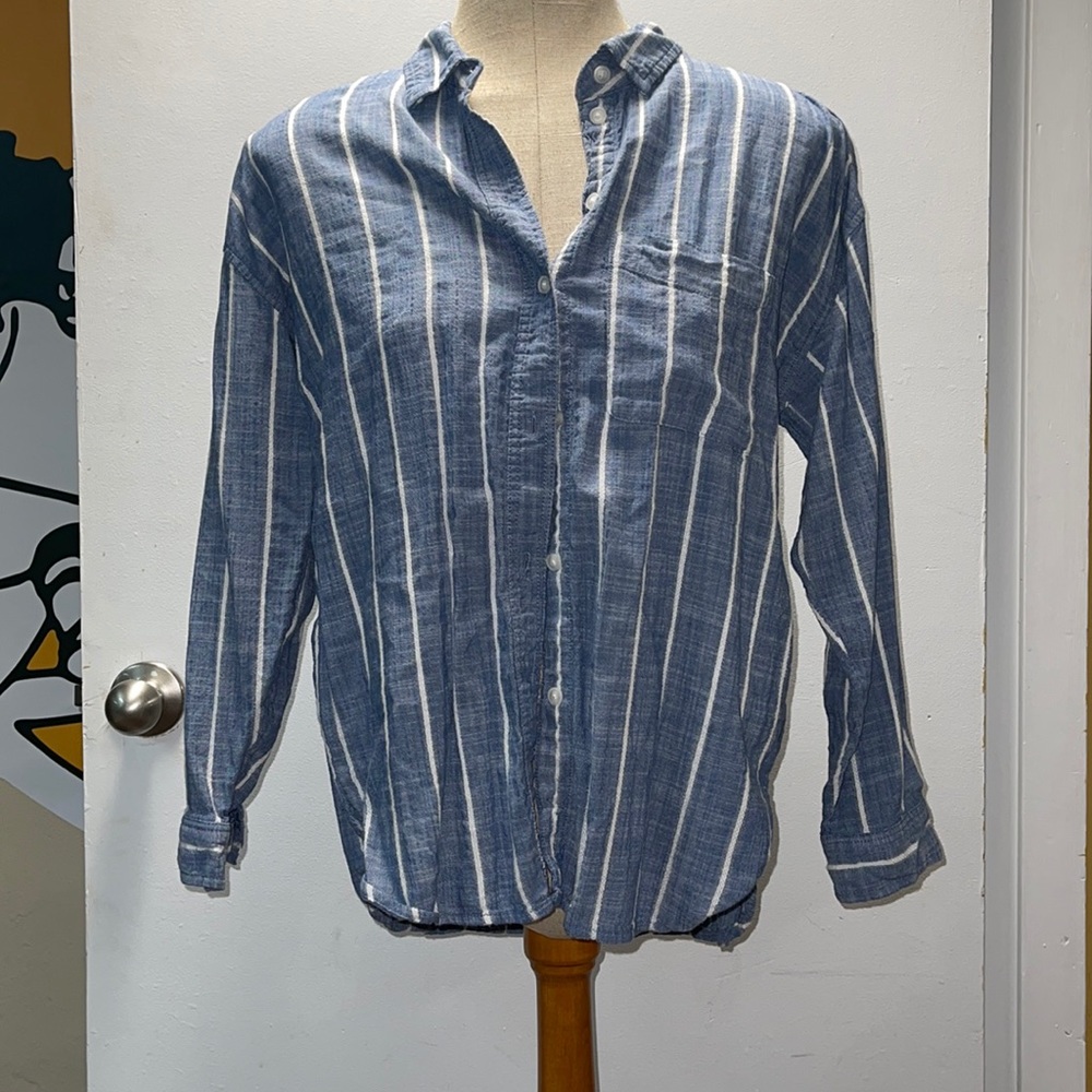 American Eagle Button Up